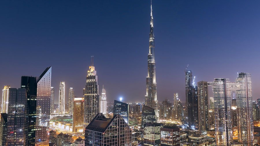 night skyline with burj khalifa skyscraper dubai 2022 03 01 09 15 59 utc